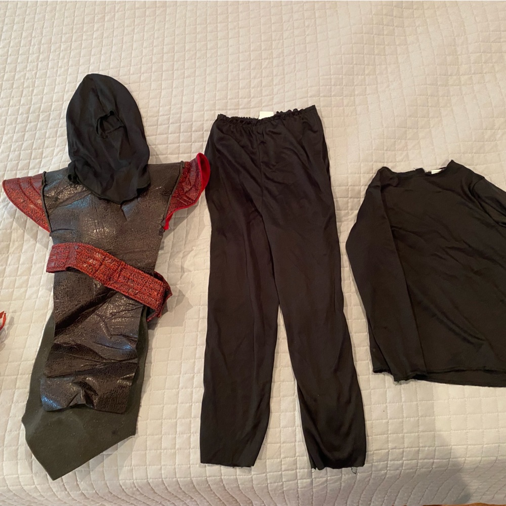 Boys small Ninja Costume full costume No missing pieces no damage